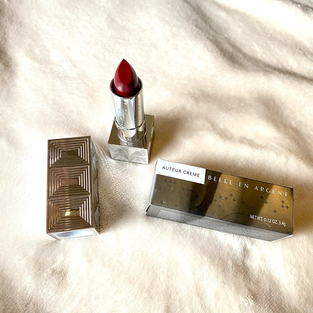 Belle en argent, smoking on screen.